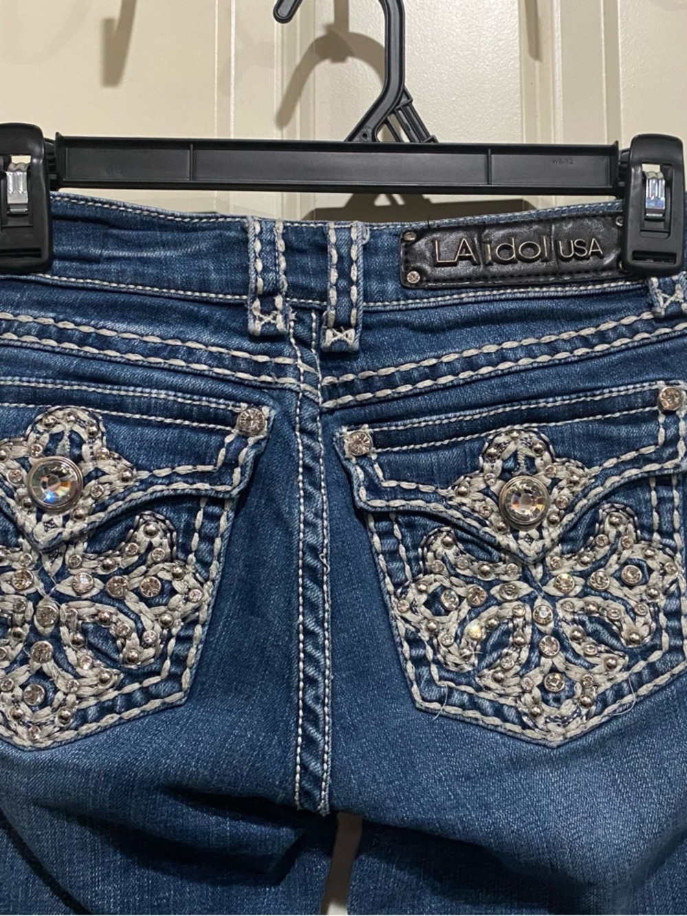 L.A. idol girls capri Jeans in Deep Blue with White Stitching - Picture 5 of 6